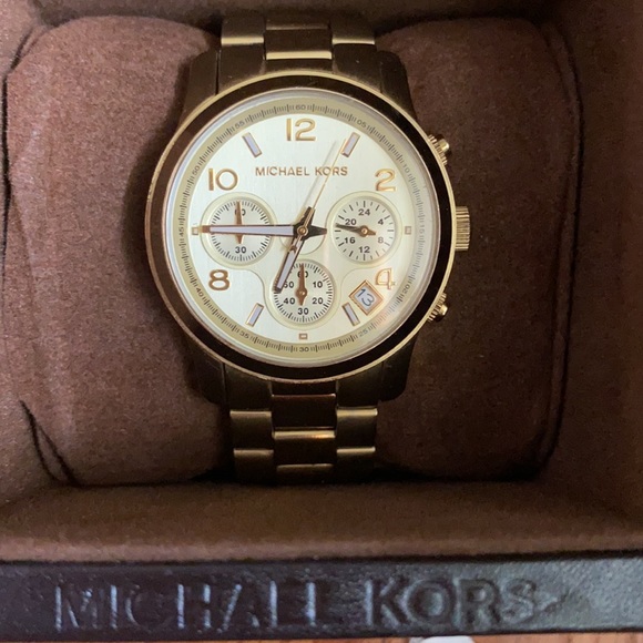 Watch - Picture 2 of 5